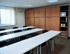 sala szkoleniowa w ustawieniu szkolnym w Opolu
